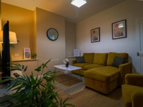 London 4 Bed Contractor Base with Pool Table
